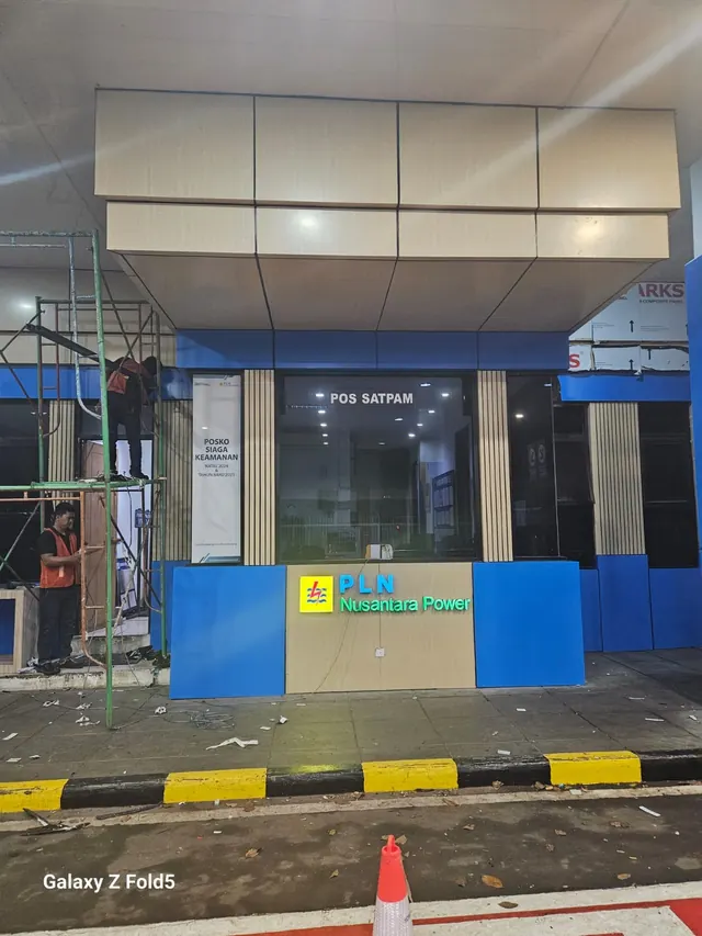 Dokumentasi pekerjaan fasad dan konstruksi PT AKA — foto 01