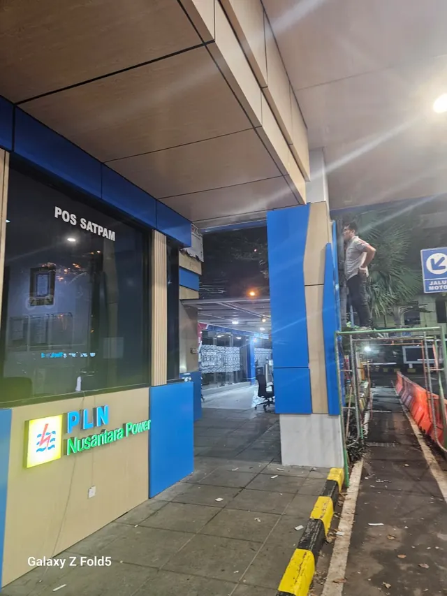Dokumentasi pekerjaan fasad dan konstruksi PT AKA — foto 03