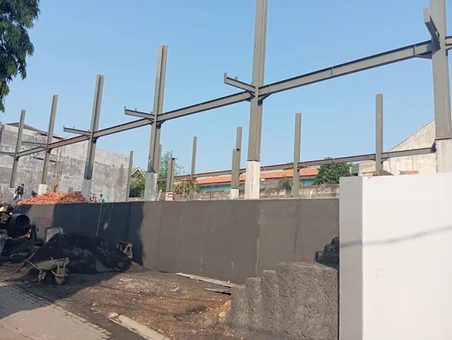Dokumentasi pekerjaan fasad dan konstruksi PT AKA — foto 06