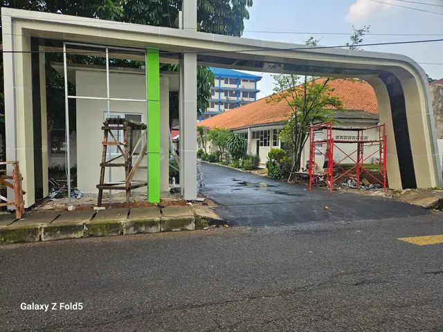 Dokumentasi pekerjaan fasad dan konstruksi PT AKA — foto 17