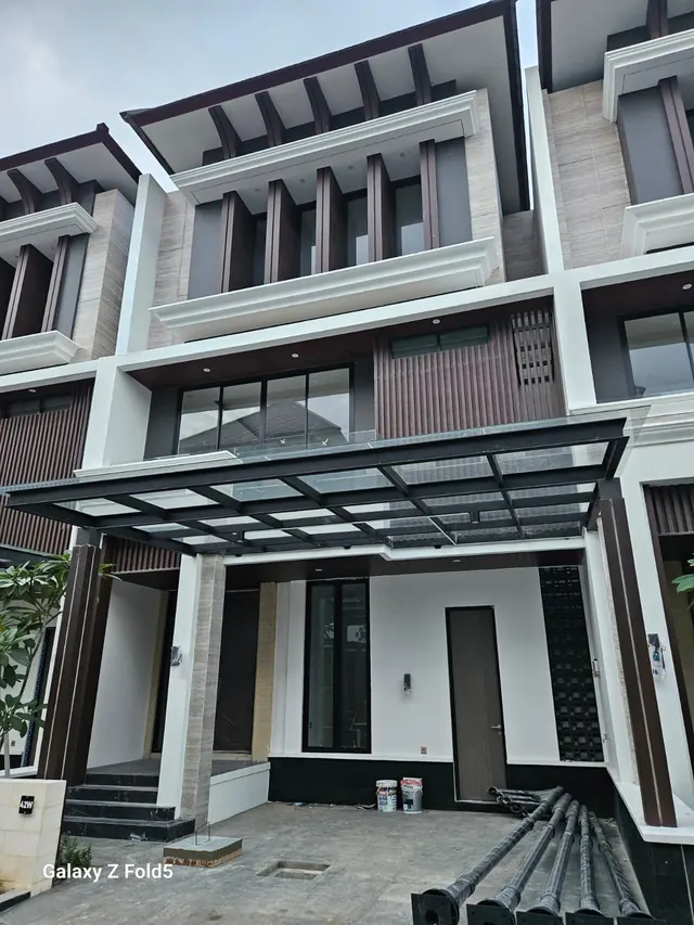 Dokumentasi pekerjaan fasad dan konstruksi PT AKA — foto 26