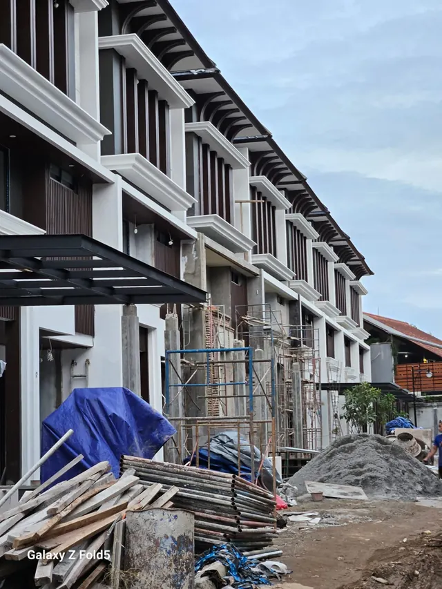 Dokumentasi pekerjaan fasad dan konstruksi PT AKA — foto 27