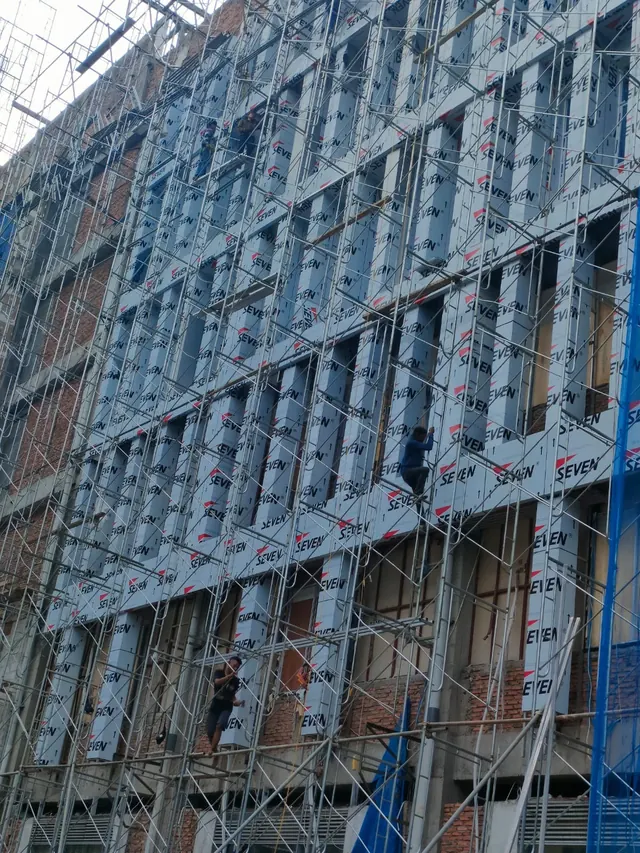 Dokumentasi pekerjaan fasad dan konstruksi PT AKA — foto 31