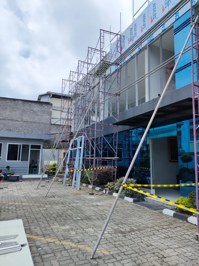 Dokumentasi pekerjaan fasad dan konstruksi PT AKA — foto 32