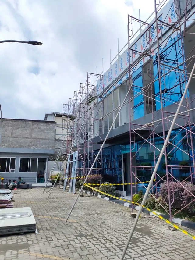 Dokumentasi pekerjaan fasad dan konstruksi PT AKA — foto 33