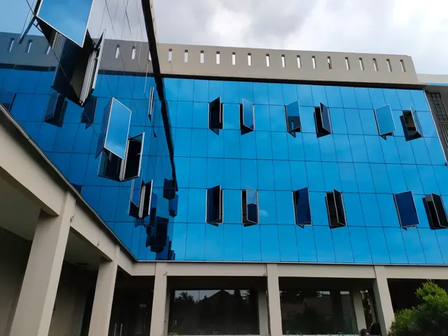 Dokumentasi pekerjaan fasad dan konstruksi PT AKA — foto 34