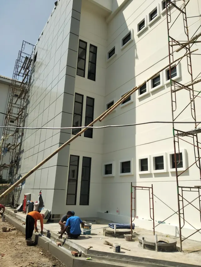 Dokumentasi pekerjaan fasad dan konstruksi PT AKA — foto 47