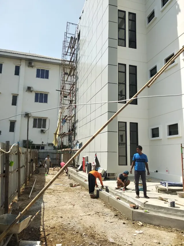 Dokumentasi pekerjaan fasad dan konstruksi PT AKA — foto 49