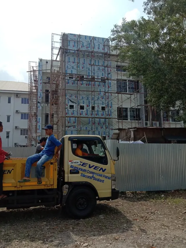 Dokumentasi pekerjaan fasad dan konstruksi PT AKA — foto 59