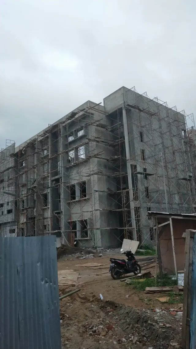Dokumentasi pekerjaan fasad dan konstruksi PT AKA — foto 62