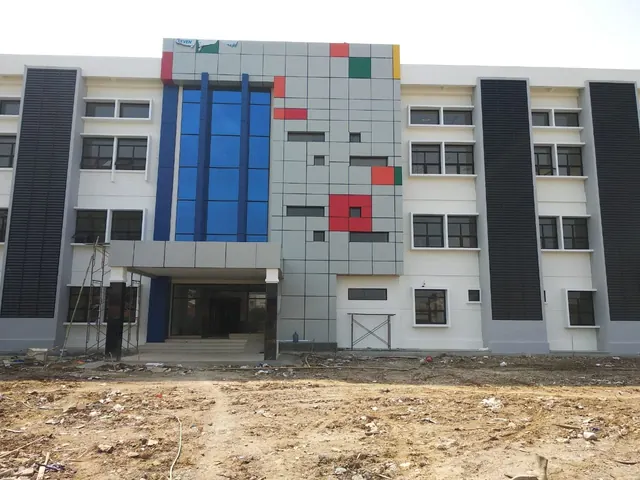 Dokumentasi pekerjaan fasad dan konstruksi PT AKA — foto 70