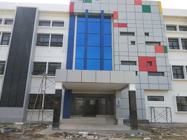 Dokumentasi pekerjaan fasad dan konstruksi PT AKA — foto 72