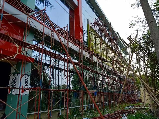 Dokumentasi pekerjaan fasad dan konstruksi PT AKA — foto 74