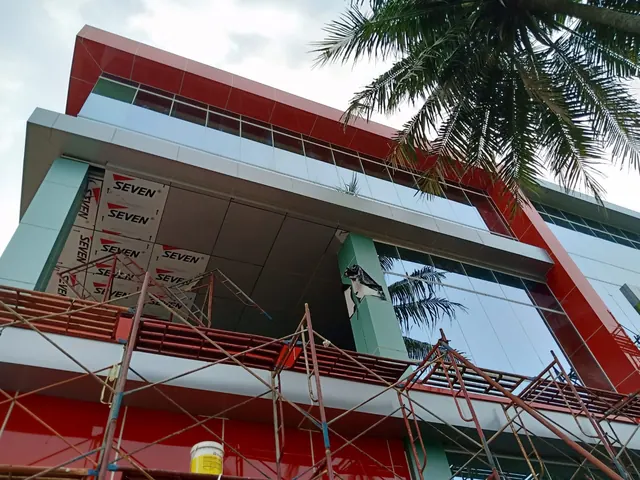 Dokumentasi pekerjaan fasad dan konstruksi PT AKA — foto 76
