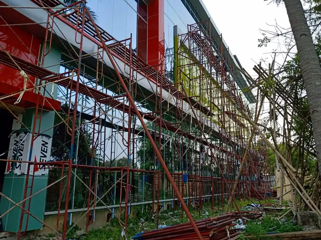 Dokumentasi pekerjaan fasad dan konstruksi PT AKA — foto 79