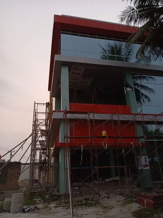 Dokumentasi pekerjaan fasad dan konstruksi PT AKA — foto 83